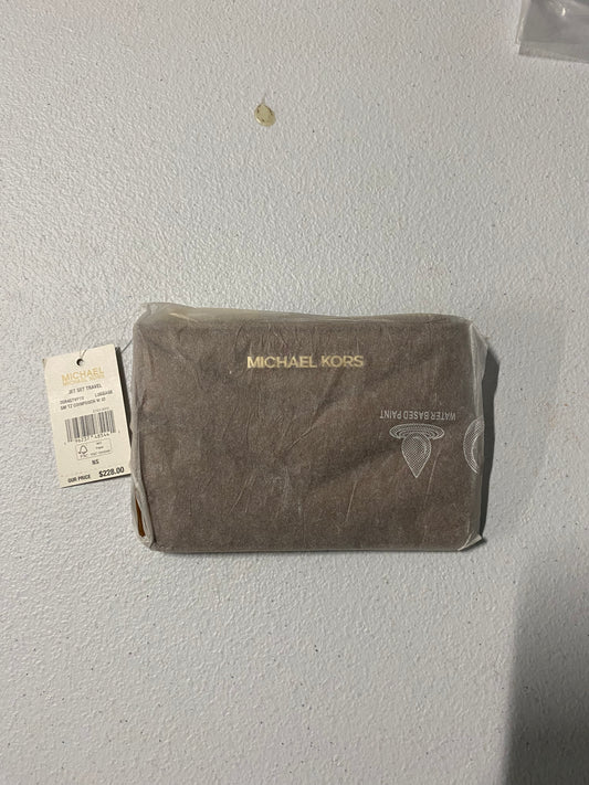 Micheal kors pocket purse